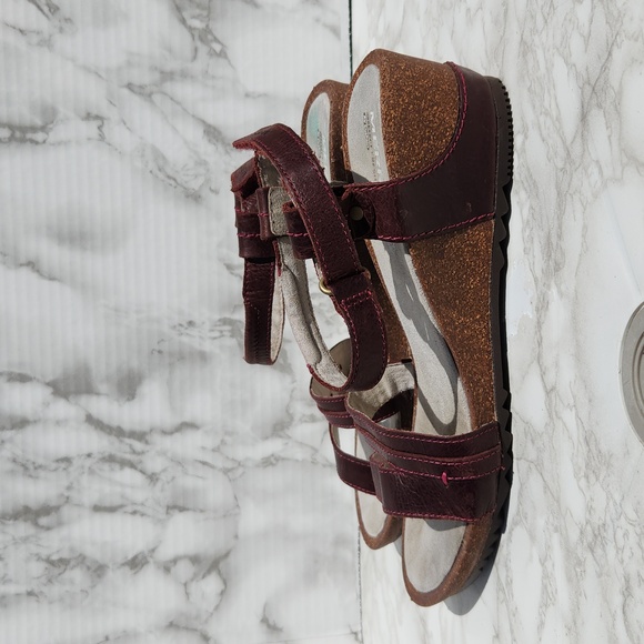 Merrell REVALLI AURA Deep Purple Strappy Wedge Leather Sandal (8) - Picture 2 of 14